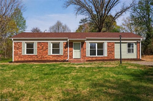 2016 Bryant St, Madison, NC, 27025-9702 | Card Image