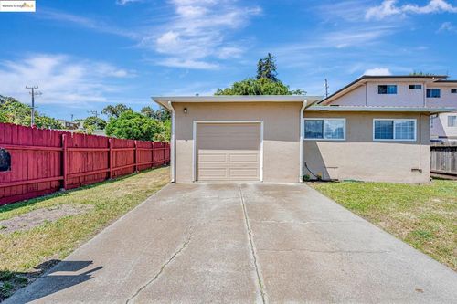 565 Rodeo Ave, Rodeo, CA, 94572-1453 | Card Image