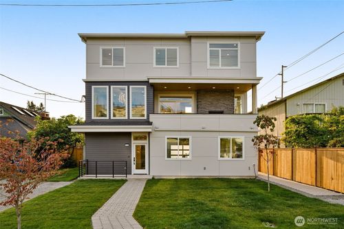 9251 Palatine Avenue N, Seattle, WA, 98103 | Card Image