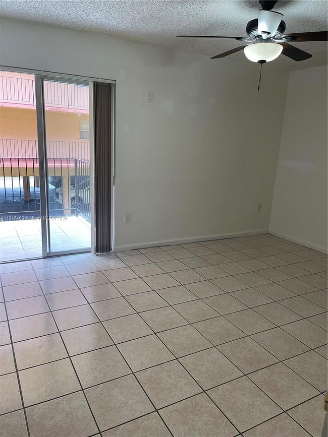 APT-3127 - 1810 W 56 Th St, Condo with 2 bedrooms, 1 bathrooms and null parking in Hialeah FL | Image 5