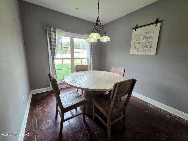 Dining area | Image 6