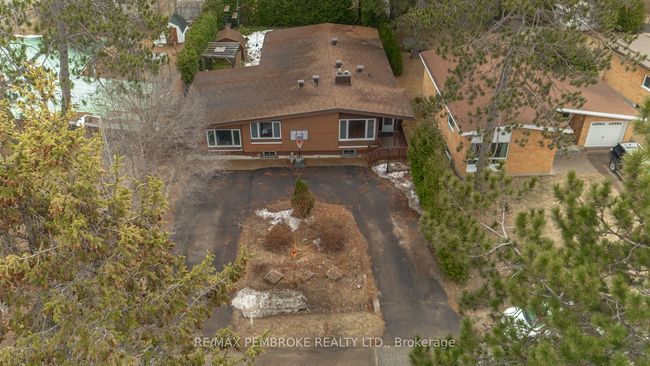 84 Frontenac Cres, House other with 5 bedrooms, 3 bathrooms and 4 parking in Deep River ON | Image 29