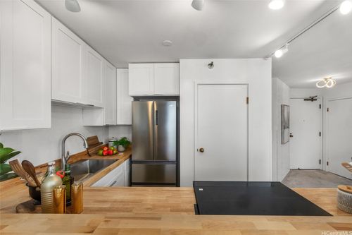 i1801-300 Wai Nani Way, Honolulu, HI, 96815-3983 | Card Image