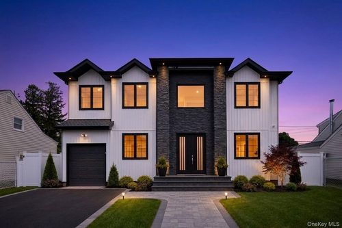19 Coachman Ln, Levittown, NY, 11756-4322 | Card Image