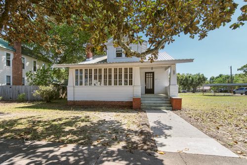 82 E Live Oak Avenue, DeFuniak Springs, FL, 32435 | Card Image