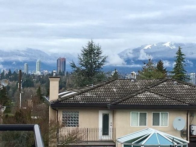 6005 Humphries Pl, House other with 5 bedrooms, 3 bathrooms and 6 parking in Burnaby BC | Image 5