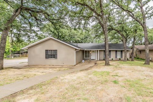 1412 Oxford St, Arlington, TX, 76013-1932 | Card Image