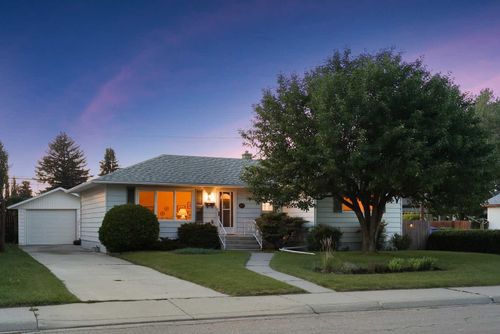 10 Glamorgan Drive Sw, Calgary, AB, T3E4Z2 | Card Image