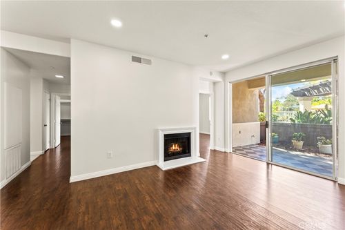 1304-2960 Champion Way, Tustin, CA, 92782-1215 | Card Image