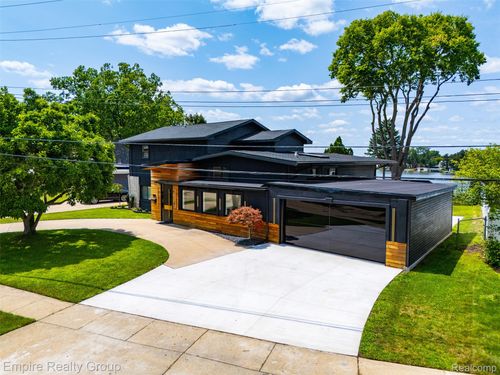 53 Potter Dr, Belleville, MI, 48111-3607 | Card Image