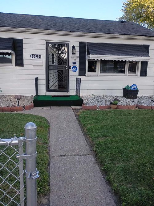 14041 S Calhoun Ave, Burnham, IL, 60633-2139 | Card Image