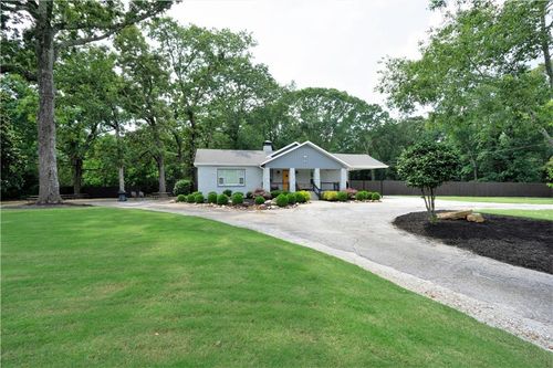 811 King Rd, Stone Mountain, GA, 30088-2203 | Card Image