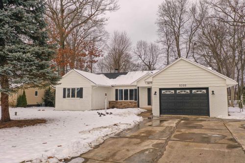 5200 Lin Hill Dr, Swartz Creek, MI, 48473-8872 | Card Image