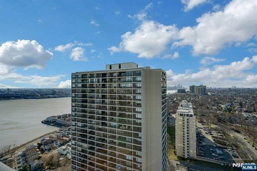 6 Horizon Rd, Fort Lee, NJ, 07024-6652 | Card Image