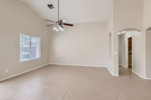 6524 W Hilton Ave, Phoenix, AZ, 85043-8517 | Card Image