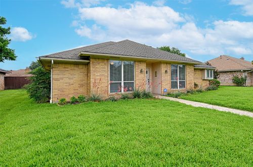 2217 Cedar Cir, Carrollton, TX, 75006-1926 | Card Image