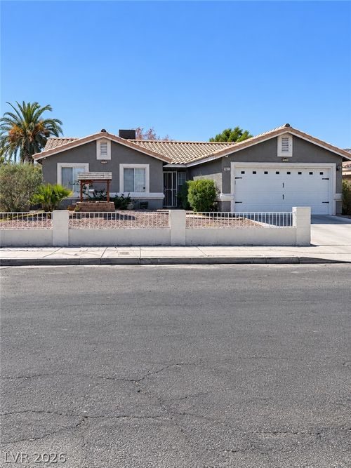4615 El Pastor Ln, Las Vegas, NV, 89121-6649 | Card Image