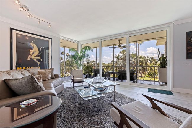 UNIT-6 - 1060 N Shore Dr Ne, Condo with 2 bedrooms, 2 bathrooms and null parking in ST PETERSBURG FL | Image 24