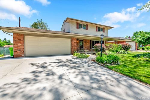 607 Ashburnham St, Auburn Hills, MI, 48326-3401 | Card Image