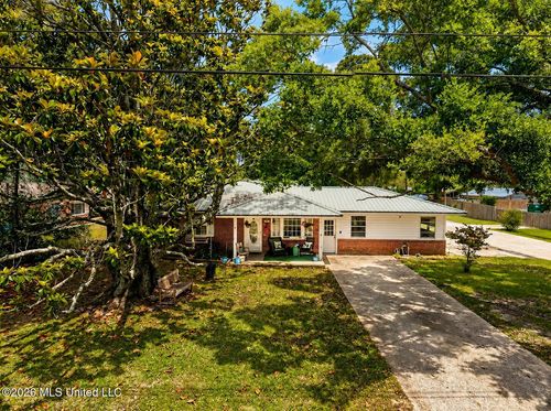 1919 Stuart Ave, Ocean Springs, MS, 39564-3925 | Card Image
