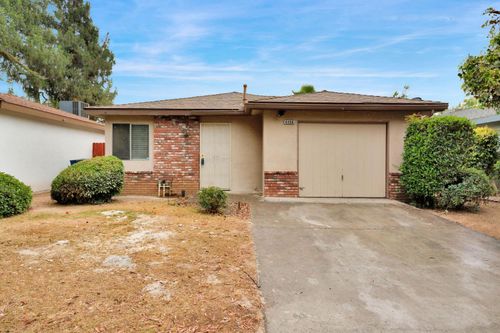4466 N Cornelia Ave, Fresno, CA, 93722-3840 | Card Image