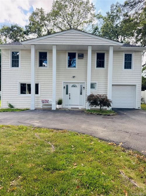 36 Pinewood Dr, Commack, NY, 11725-5626 | Card Image