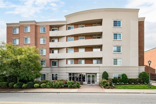 502-242 Maple Ave, Westbury, NY, 11590-3277 | Card Image