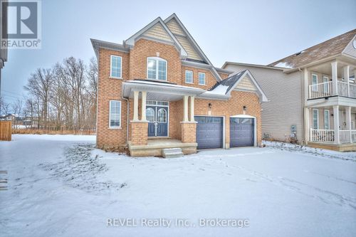 8787 Chickory Trail, Niagara Falls, ON, L2H3S4 | Card Image