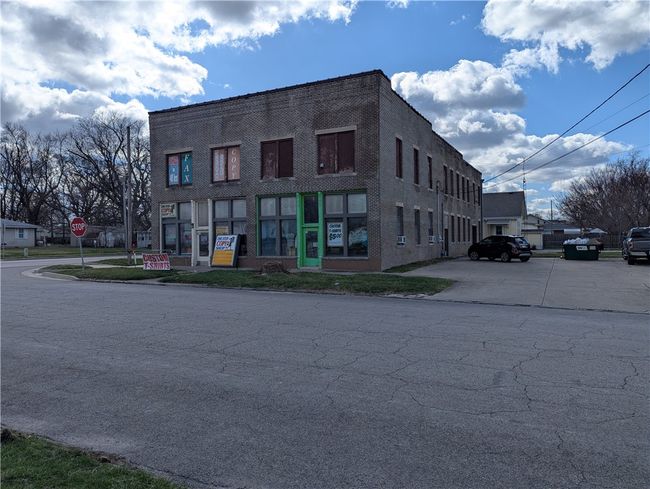 701 N 22 Nd St, Home with 0 bedrooms, 1 bathrooms and 7 parking in Mattoon IL | Image 23