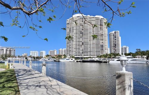 apt-t512-3030 Marcos Dr, Aventura, FL, 33160-2570 | Card Image