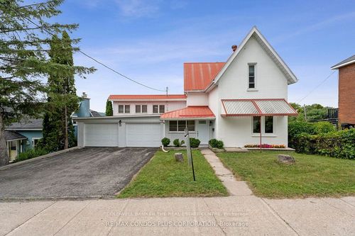 51 Robert St W, Penetanguishene, ON, L9M1N1 | Card Image