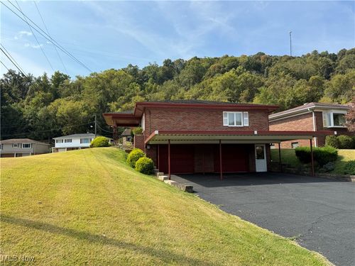629 Tulip Ln, Martins Ferry, OH, 43935-2209 | Card Image