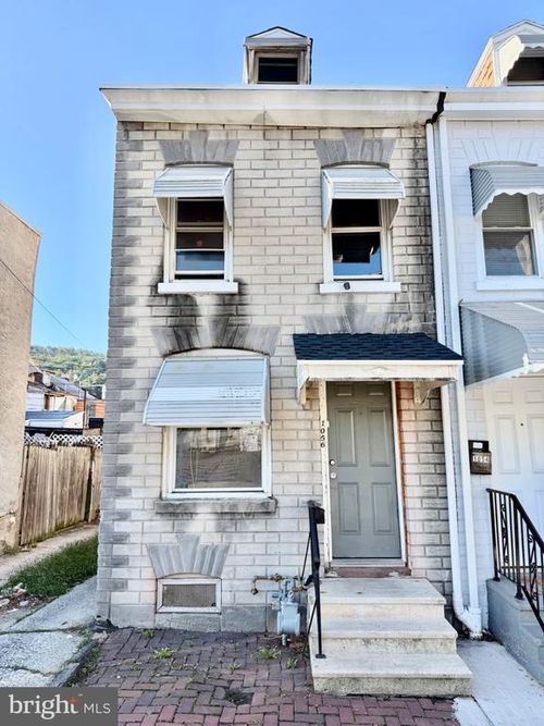1056 Spruce St, READING, PA, 19602-1933 | Card Image