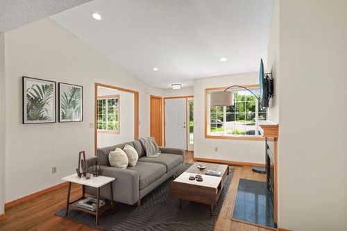 9925 Tamarack Cv, Woodbury, MN, 55125-4851 | Card Image