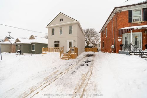 5802 Peer St, Niagara Falls, ON, L2G1X2 | Card Image