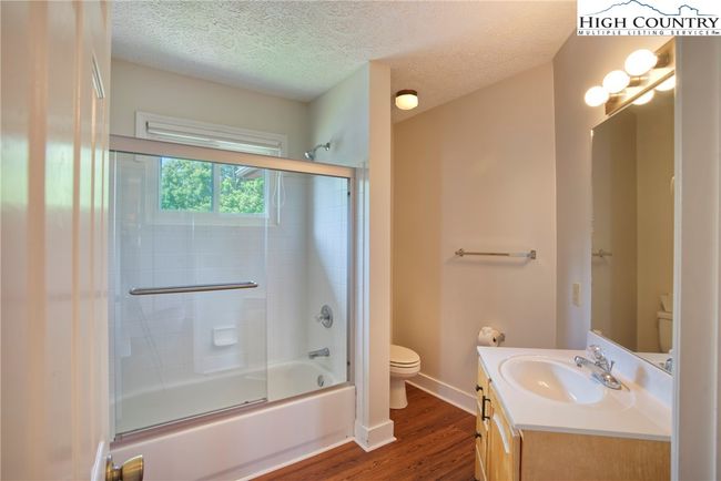 Guest bath | Image 28