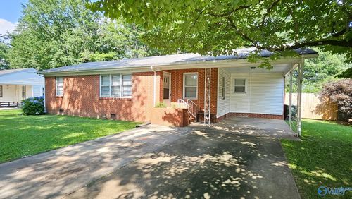 325 Crestview St, Athens, AL, 35611-2801 | Card Image