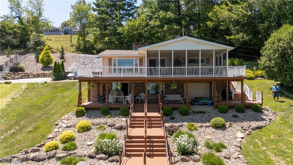 Mohawk Dr, Malvern, OH 44644