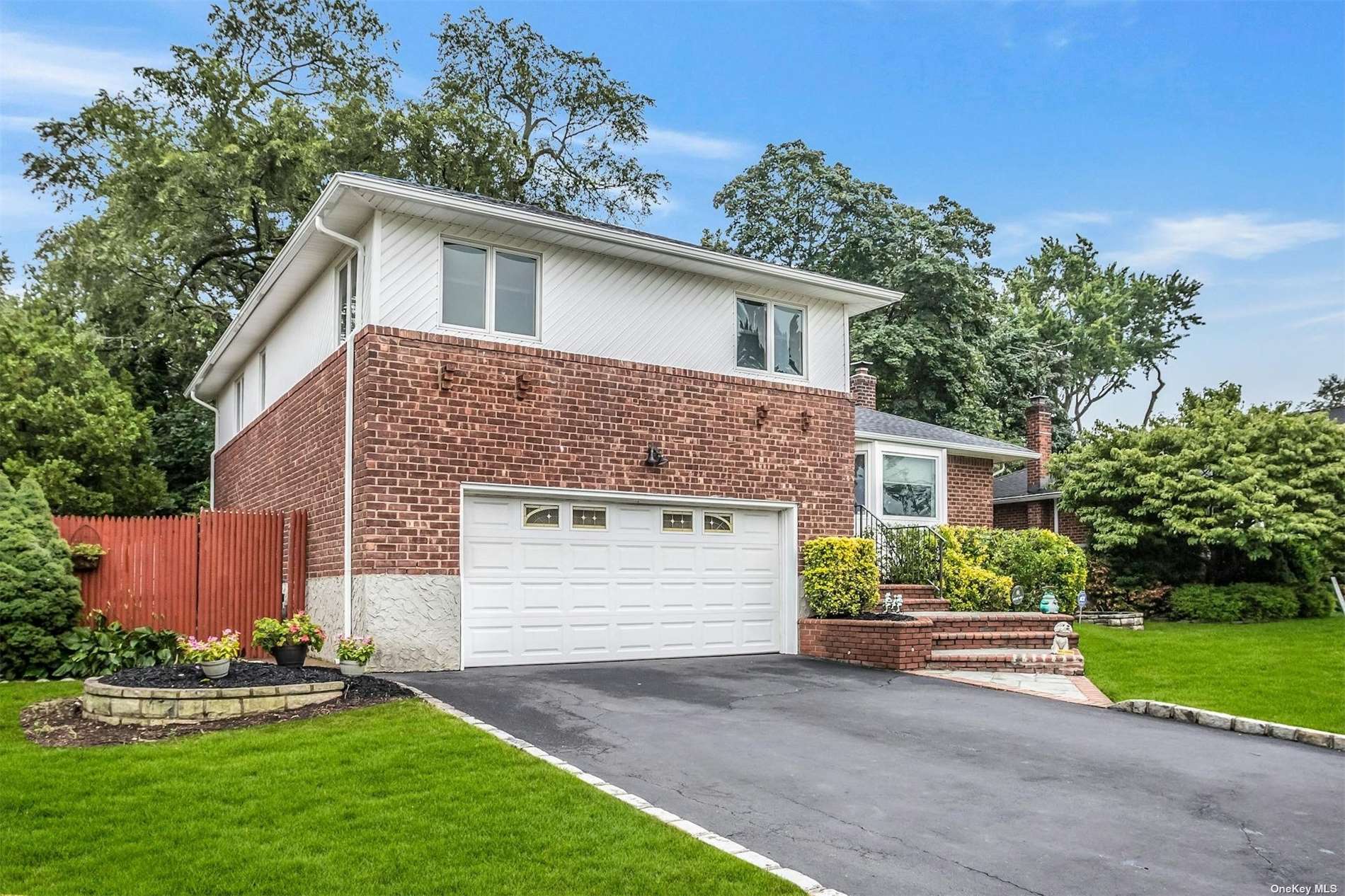 Melanie Ln, Syosset, NY 11791