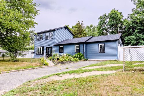 38 Tamarack St, Central Islip, NY, 11722-4730 | Card Image