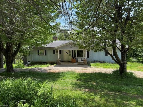 1690 Tom Jackson Rd, Boone, NC, 28607-9009 | Card Image