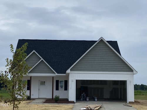 114 Chester Pl, Pikeville, NC, 27863-8143 | Card Image