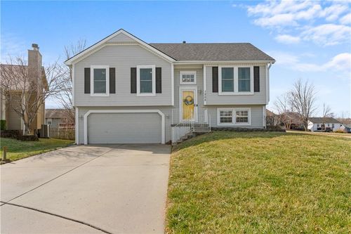 1205 Robin Cir, Liberty, MO, 64068-8484 | Card Image