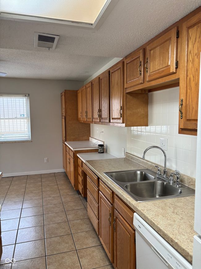 2770 Two Worlds Dr, Condo with 2 bedrooms, 2 bathrooms and null parking in Columbus IN | Image 10