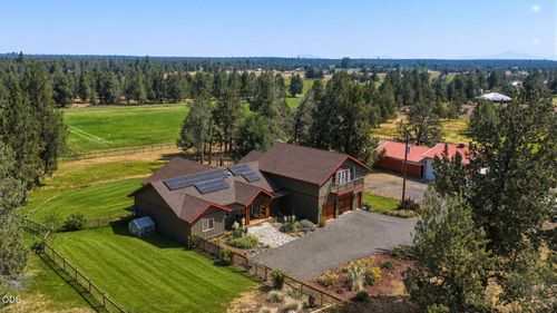 69175 Holmes Rd, Sisters, OR, 97759-9737 | Card Image