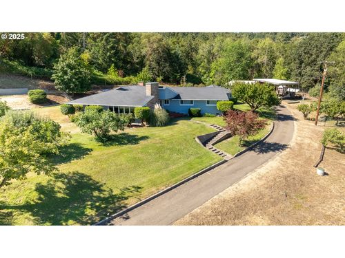 268 Braunda Dr, Roseburg, OR, 97471-9206 | Card Image