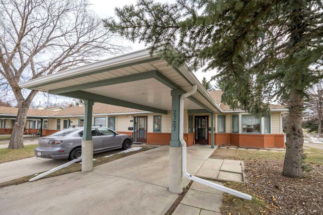 2727 Dovely Park Se, Home with 2 bedrooms, 1 bathrooms and 2 parking in Calgary AB | Image 2