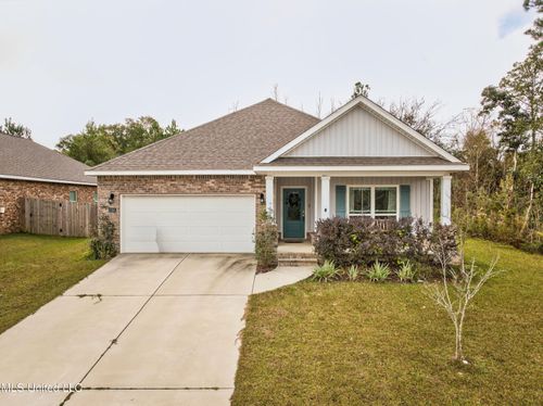 5735 Overland Dr, Biloxi, MS, 39532-8568 | Card Image