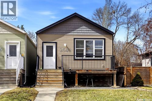 2542 Mcdonald St, Regina, SK, S4N2Z5 | Card Image