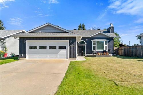 4413 54 Ave, Valleyview, AB, T0H3N0 | Card Image